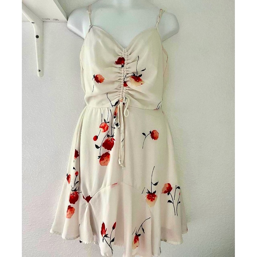 Floral, white dress ⚪️🌹